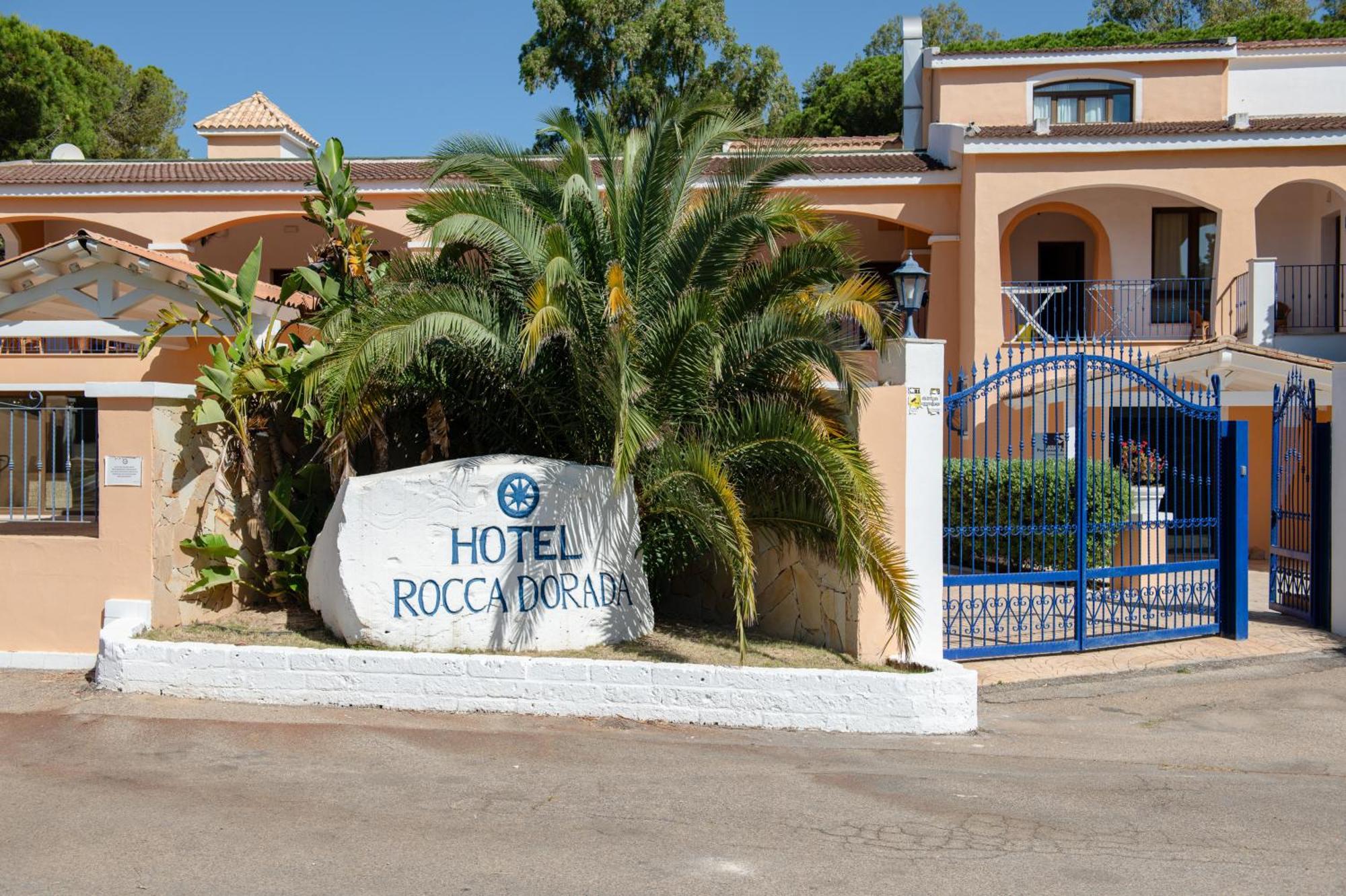 Hotel Amareclub Rocca Dorada à Santa Margherita di Pula Extérieur photo