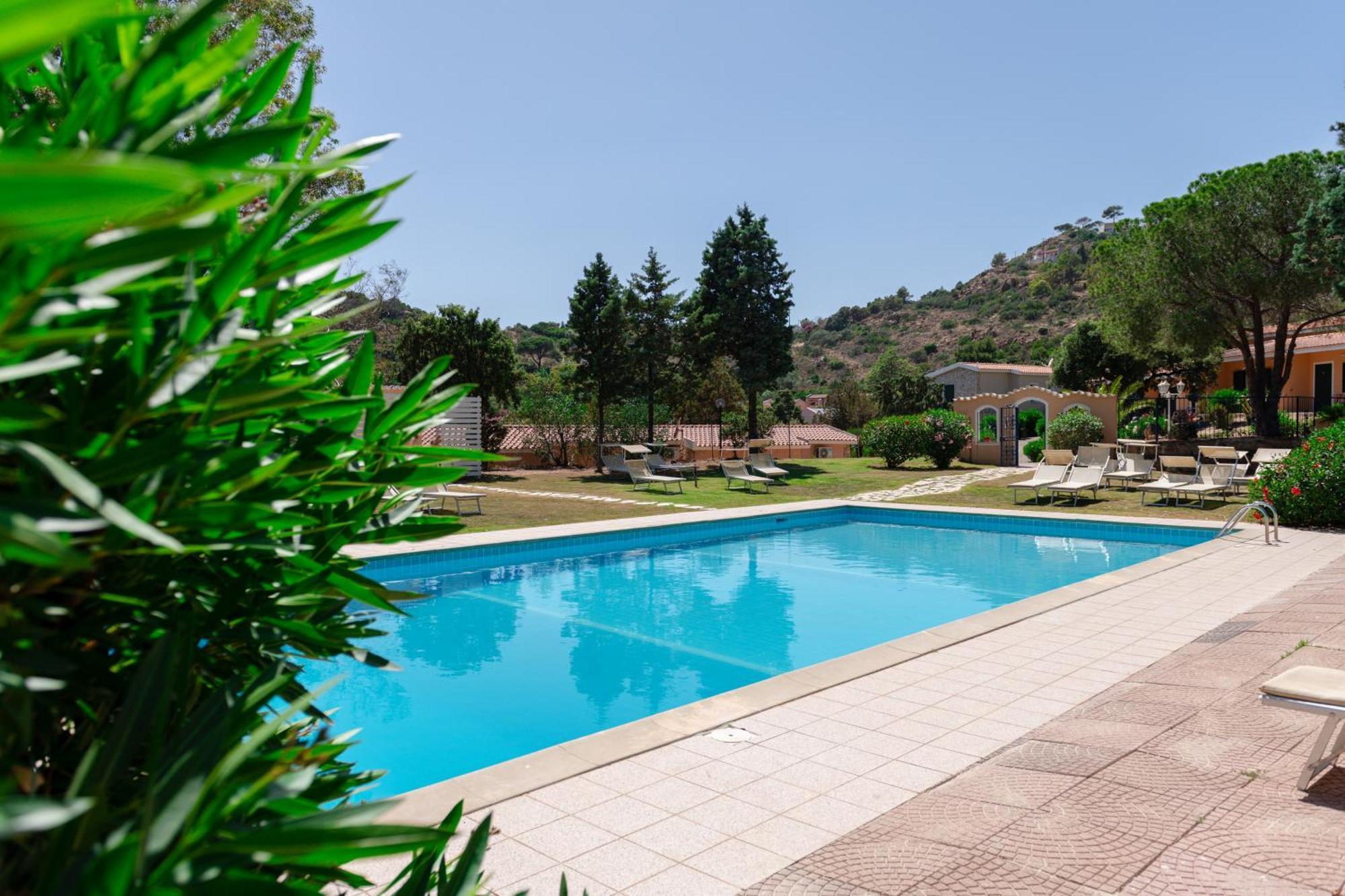 Hotel Amareclub Rocca Dorada à Santa Margherita di Pula Extérieur photo