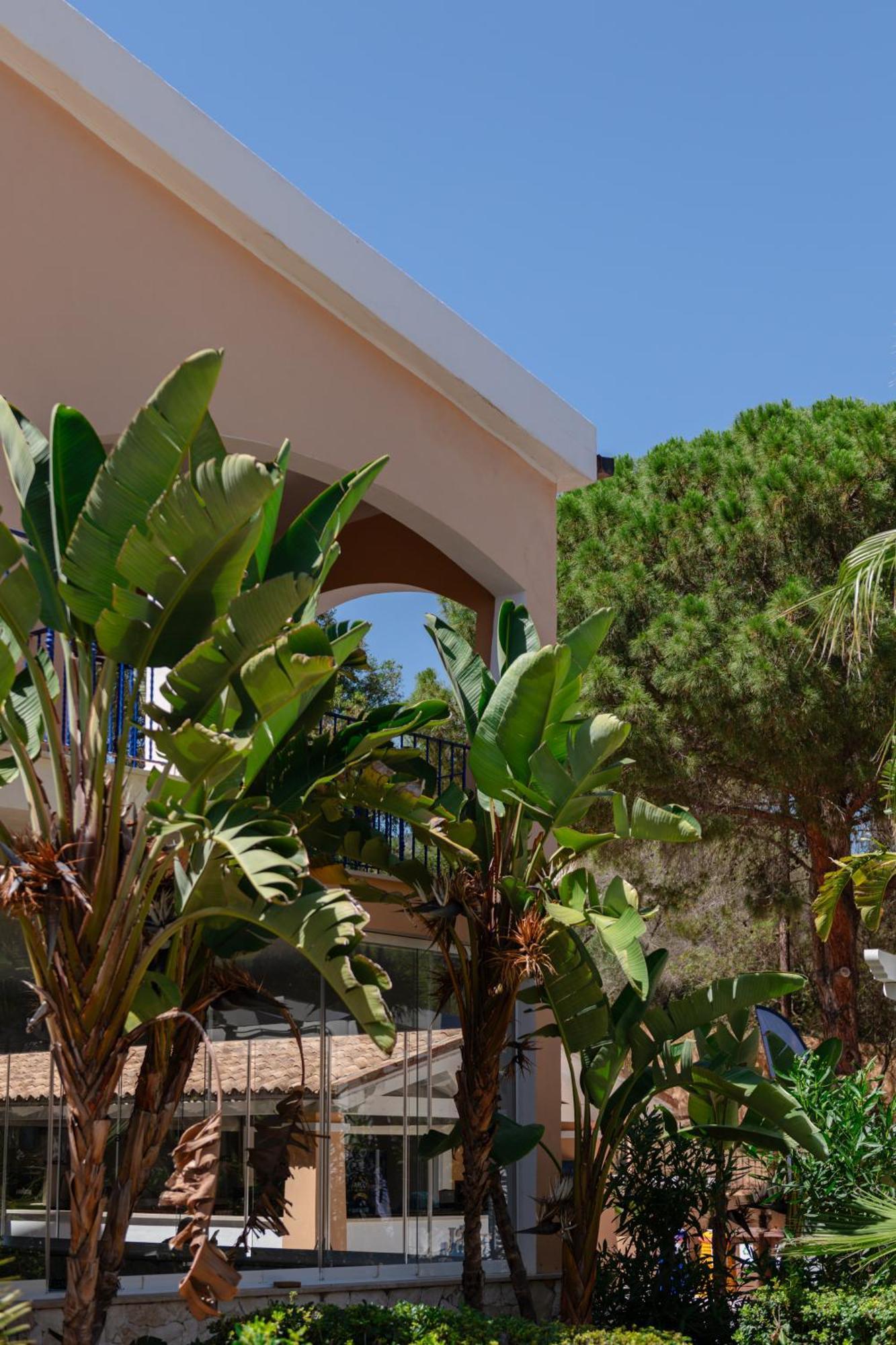 Hotel Amareclub Rocca Dorada à Santa Margherita di Pula Extérieur photo