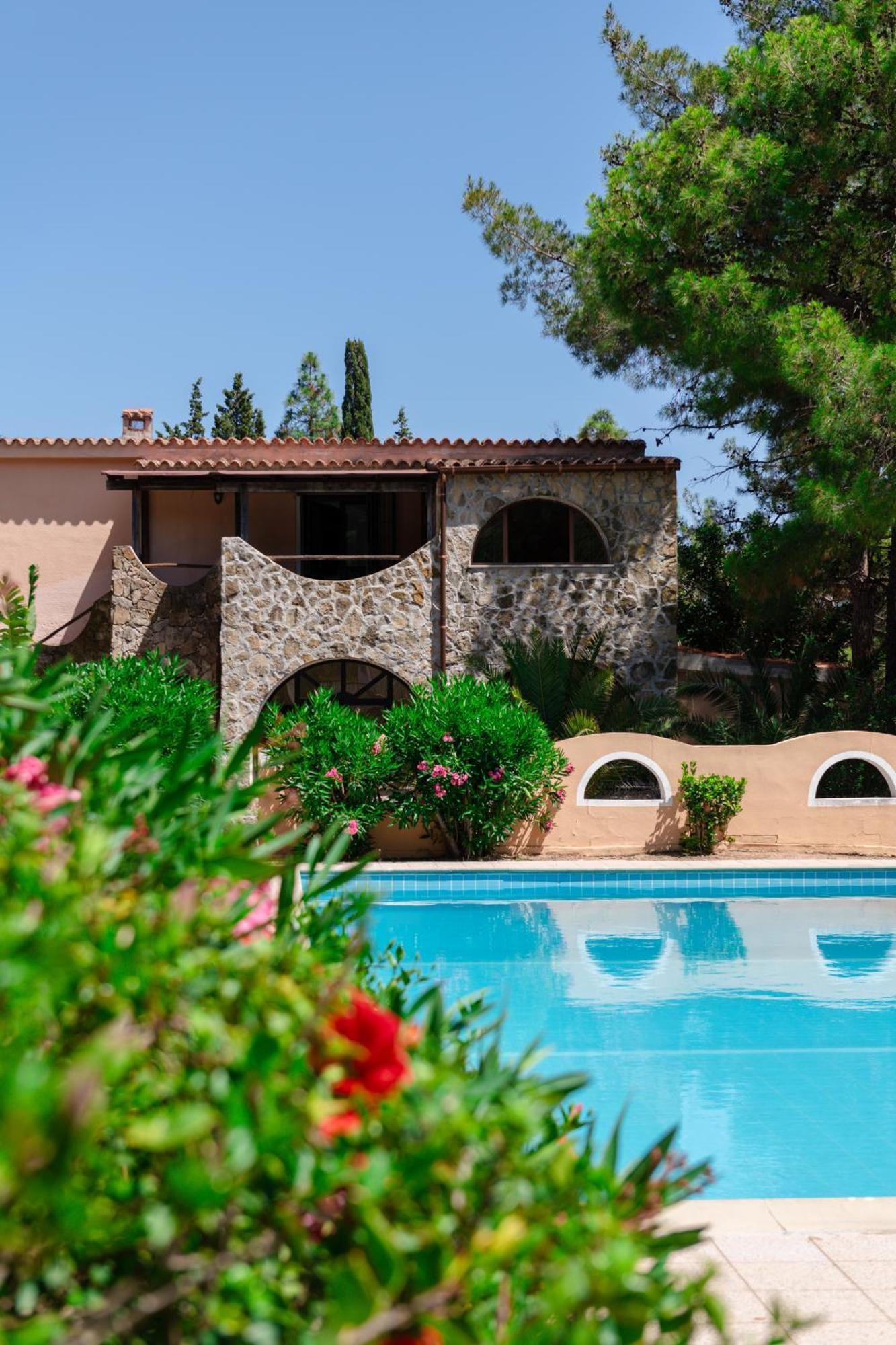 Hotel Amareclub Rocca Dorada à Santa Margherita di Pula Extérieur photo