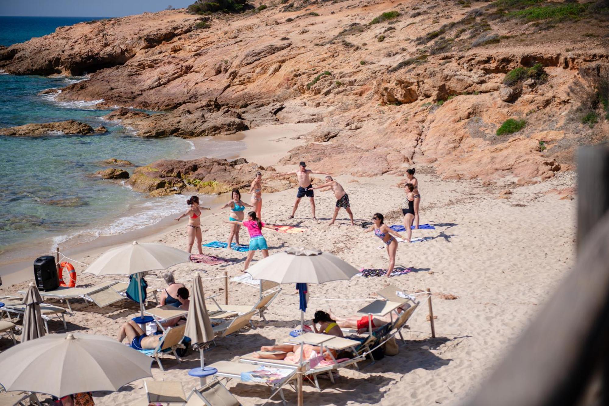 Hotel Amareclub Rocca Dorada à Santa Margherita di Pula Extérieur photo