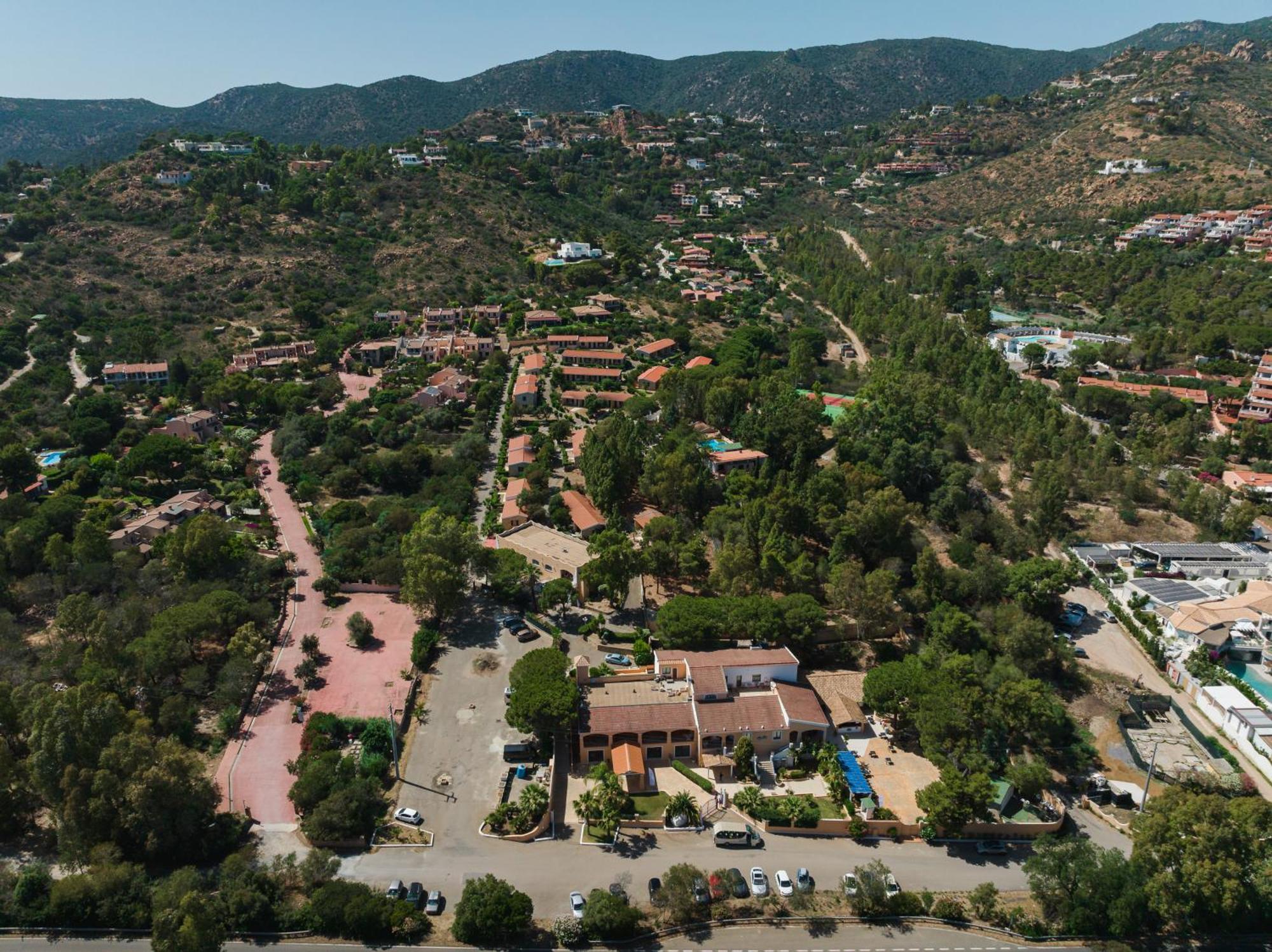 Hotel Amareclub Rocca Dorada à Santa Margherita di Pula Extérieur photo
