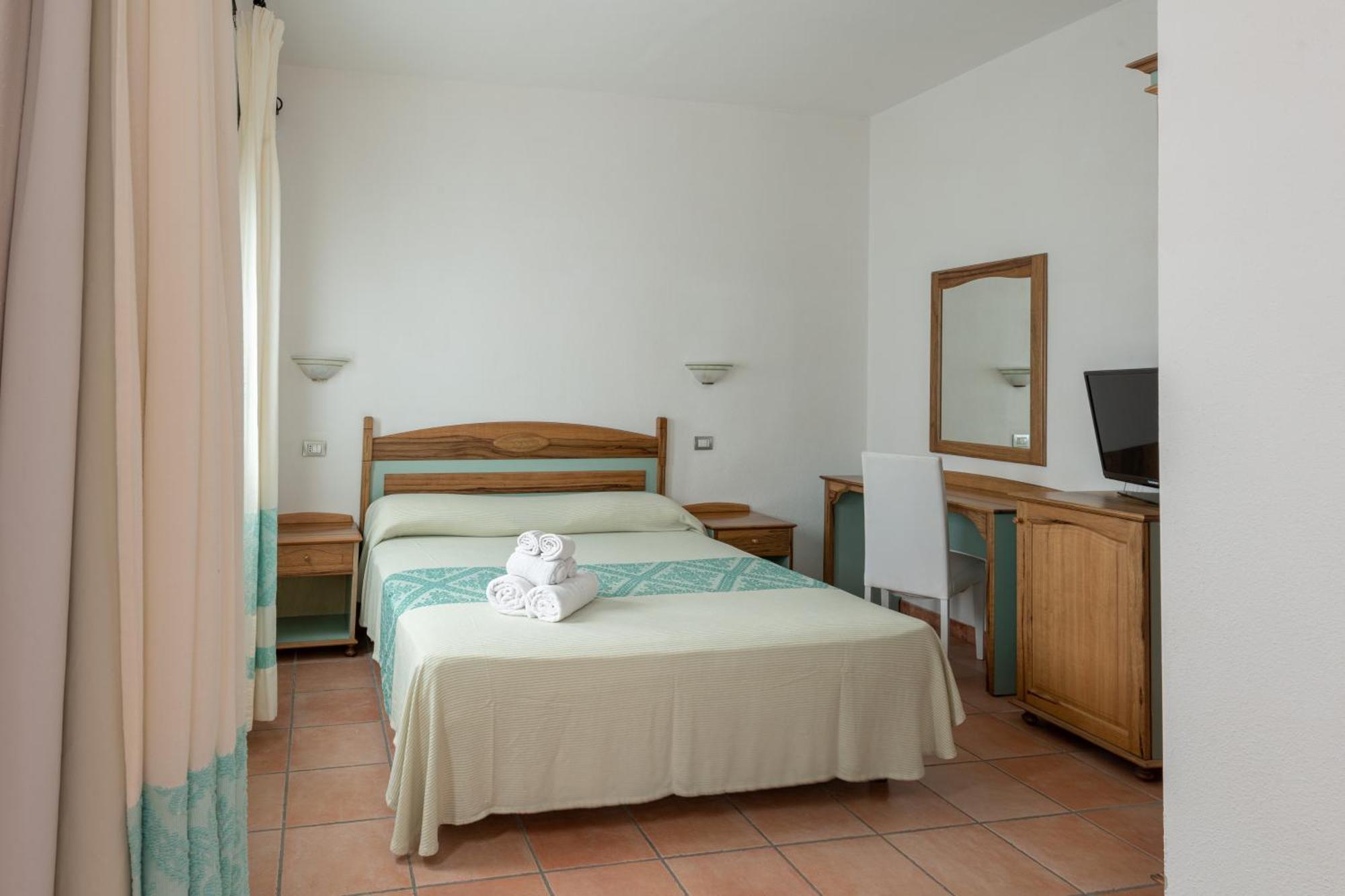Hotel Amareclub Rocca Dorada à Santa Margherita di Pula Extérieur photo