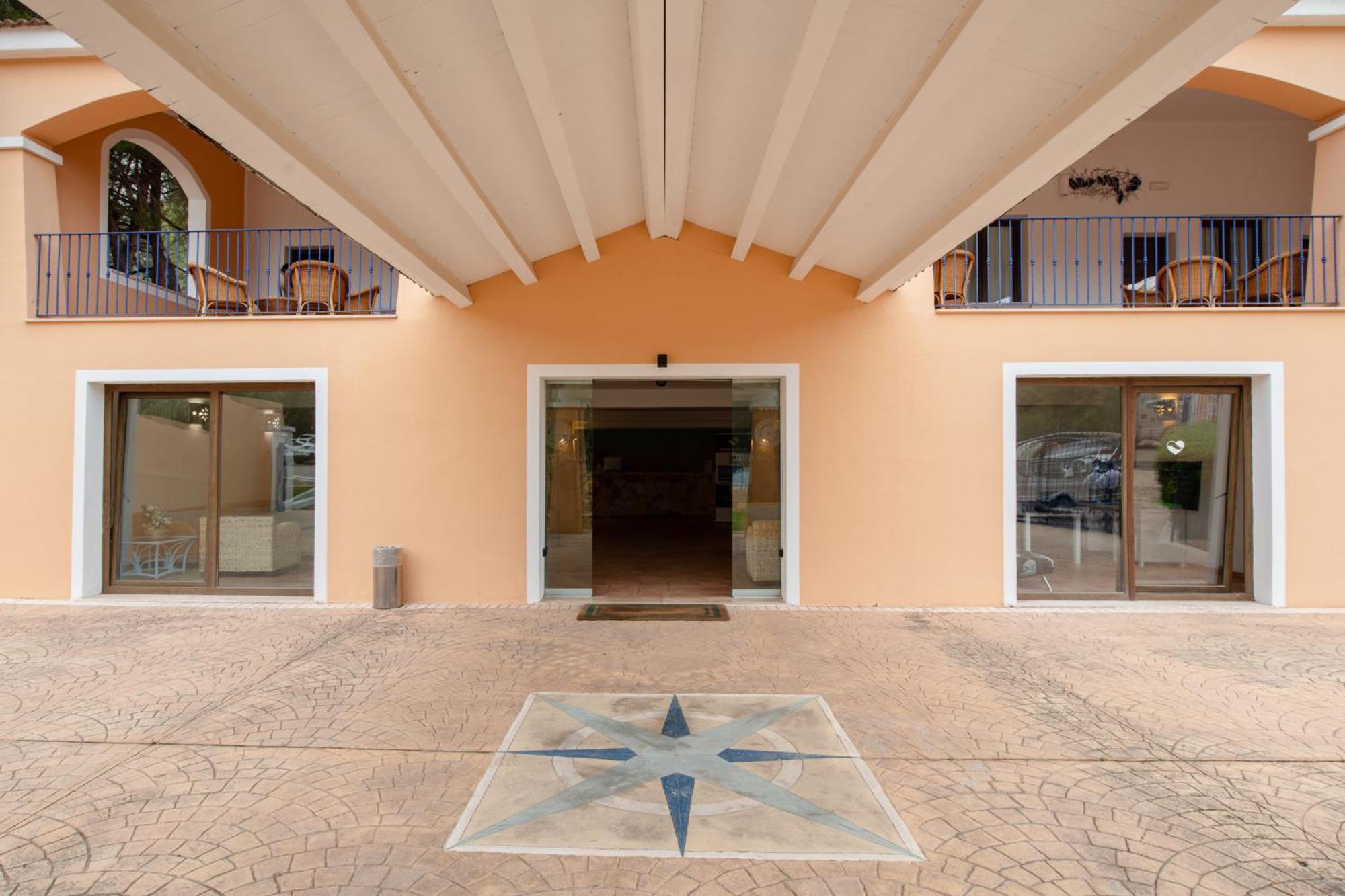 Hotel Amareclub Rocca Dorada à Santa Margherita di Pula Extérieur photo